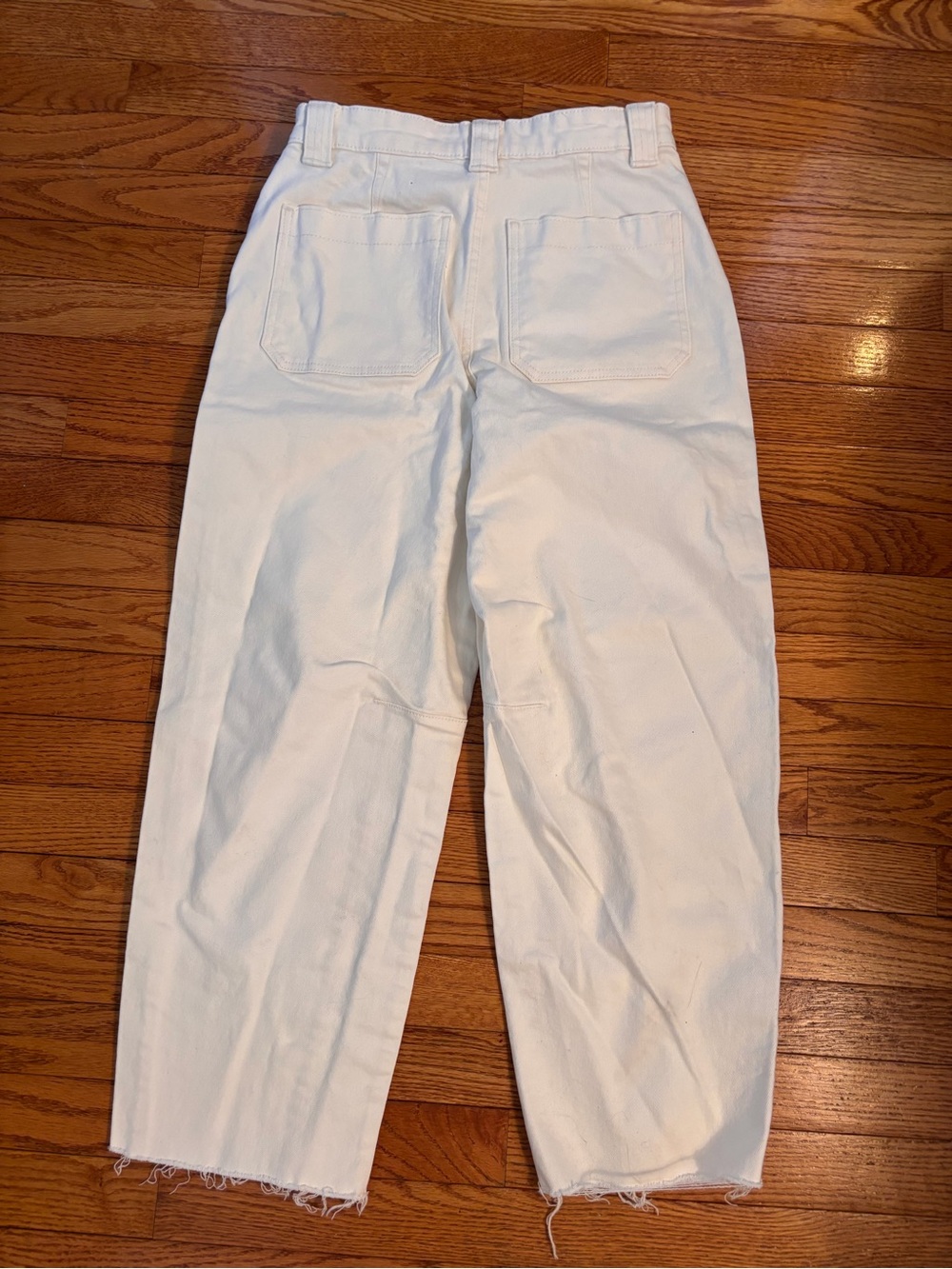 Free Assembly women’s Barrel Leg white Denim large front pockets NWOT Size 4 - Picture 6 of 7